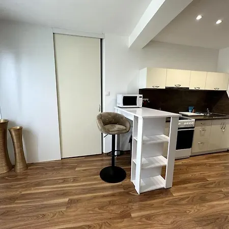 Apartman S Parkovanim * Zilina