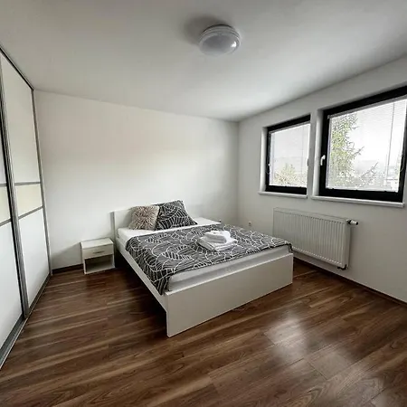 Apartman S Parkovanim Apartmán *